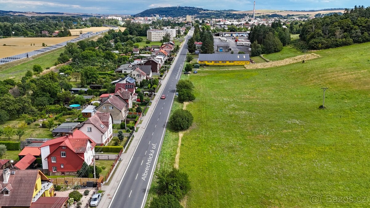Prodej stavebního pozemku 1102 m2 - 2