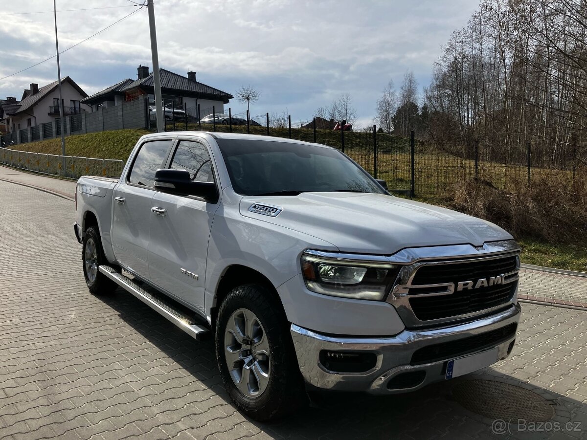 Dodge Ram 1500 5.7 V8 HEMI - 4x4 - RAM BOXY - NEBOURANÝ