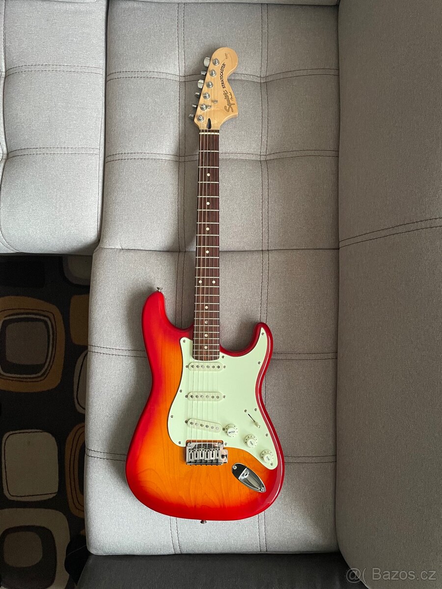 Squier Stratocaster Standard Series + Fender Mustang V2 110W - 2