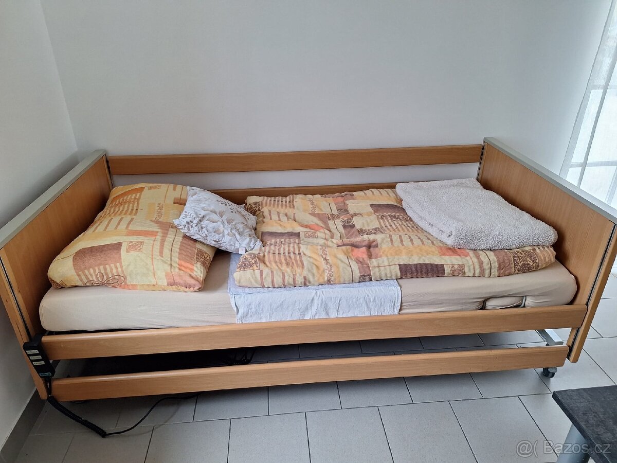 Invalidní elektrická polohovací postel - 2