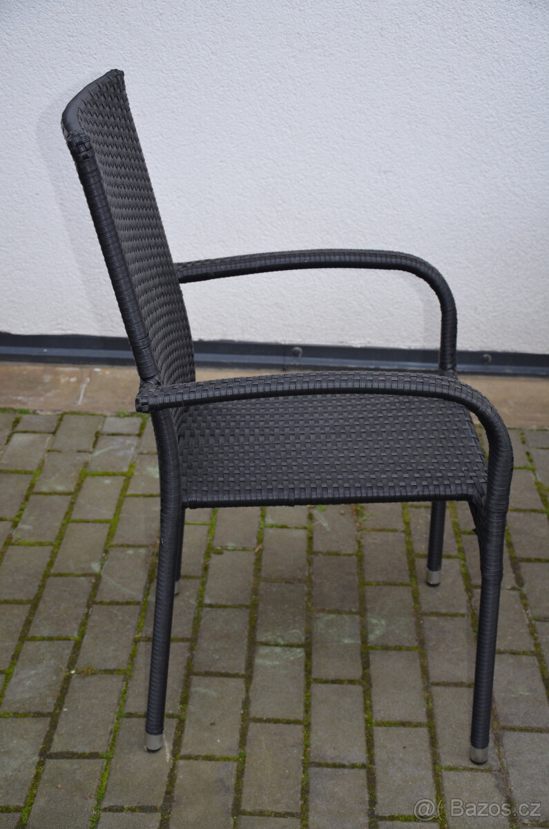 Prodám stůl a 4 židle z polyratanu - 2