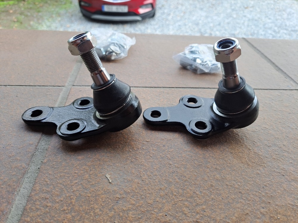 Ford Focus MK2 Spodní čepy předních ramen - 2