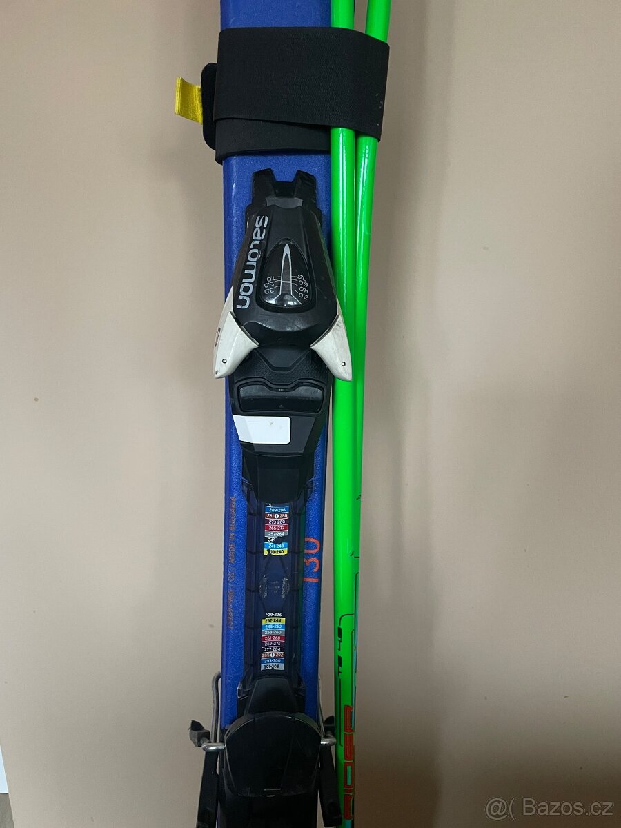 Lyže a hůlky a vázaní - 2