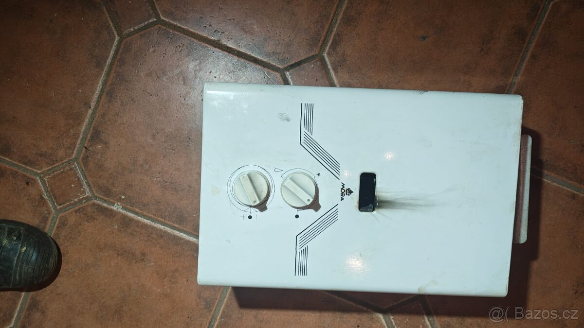 Prodám průtokový ohřívač Mora 5504 na náhradní díly - 2