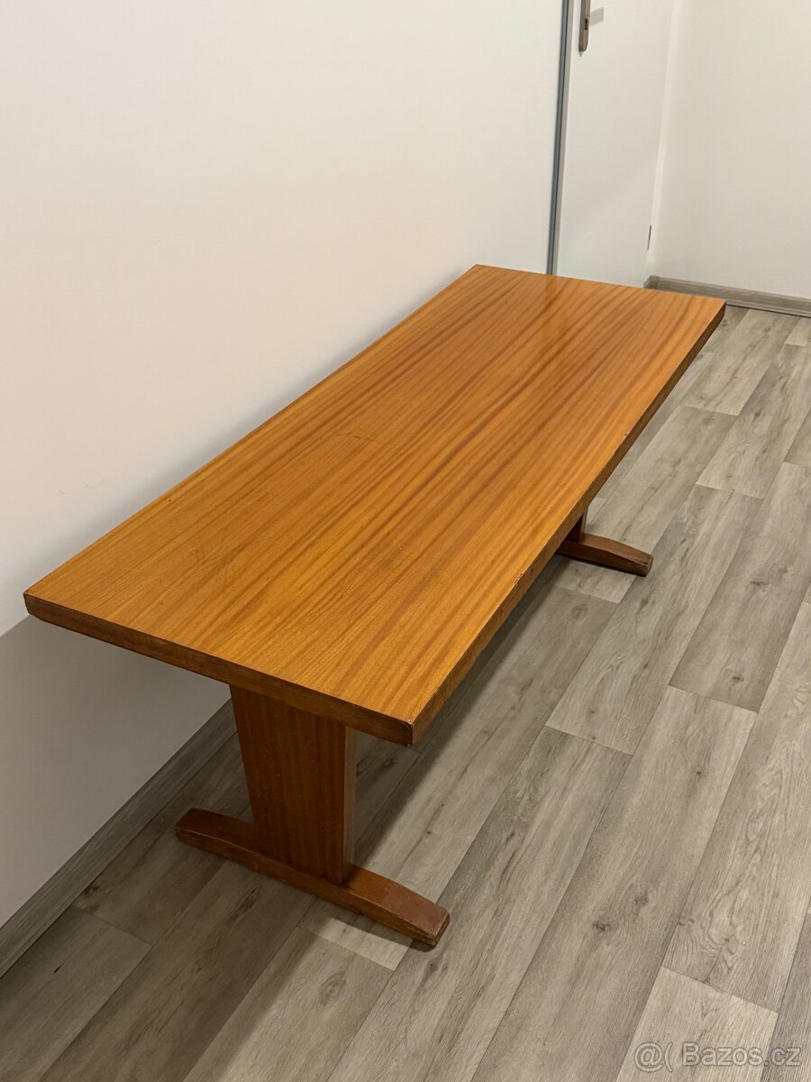 Dřevěný stolek - 2