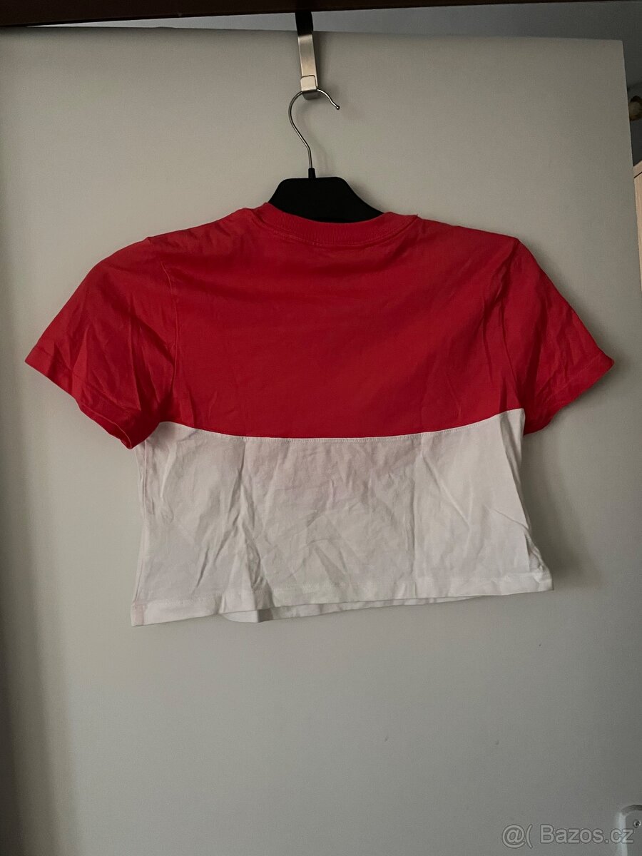 Crop top značky Nike - 2