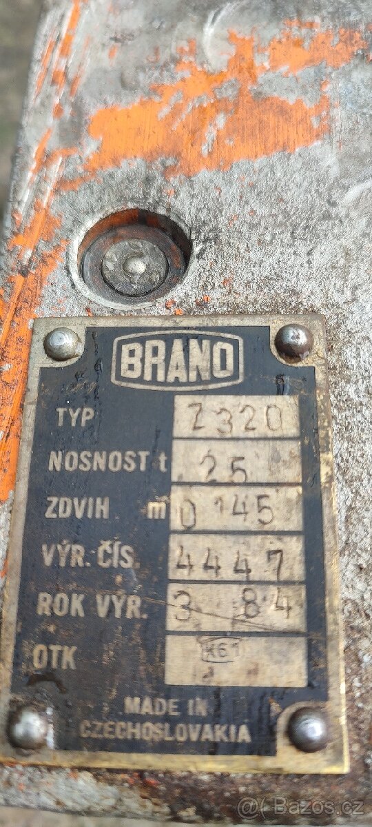 Hydraulický zvedak Brano 25 t. - 2