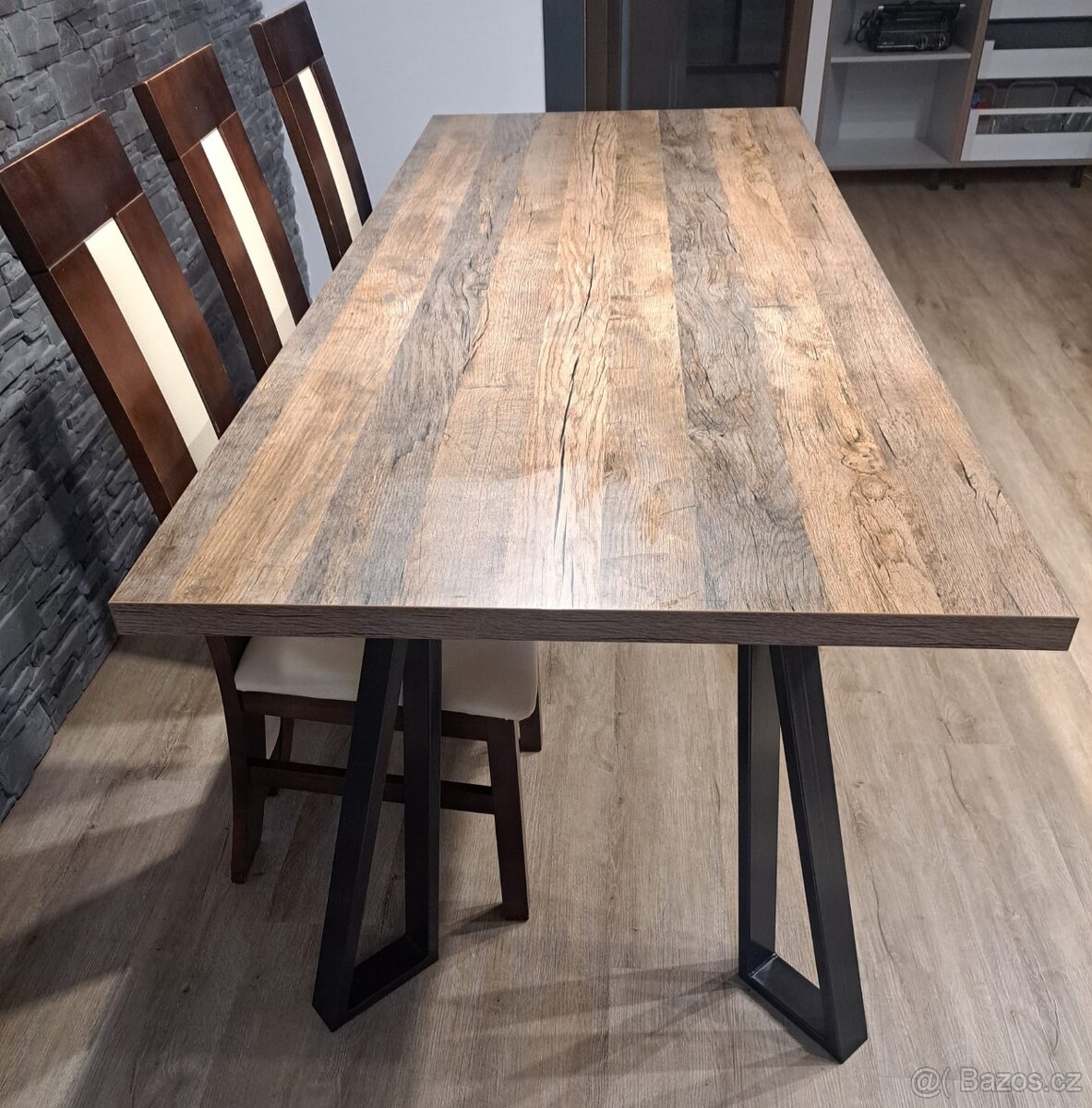 Jídelní stůl - 2