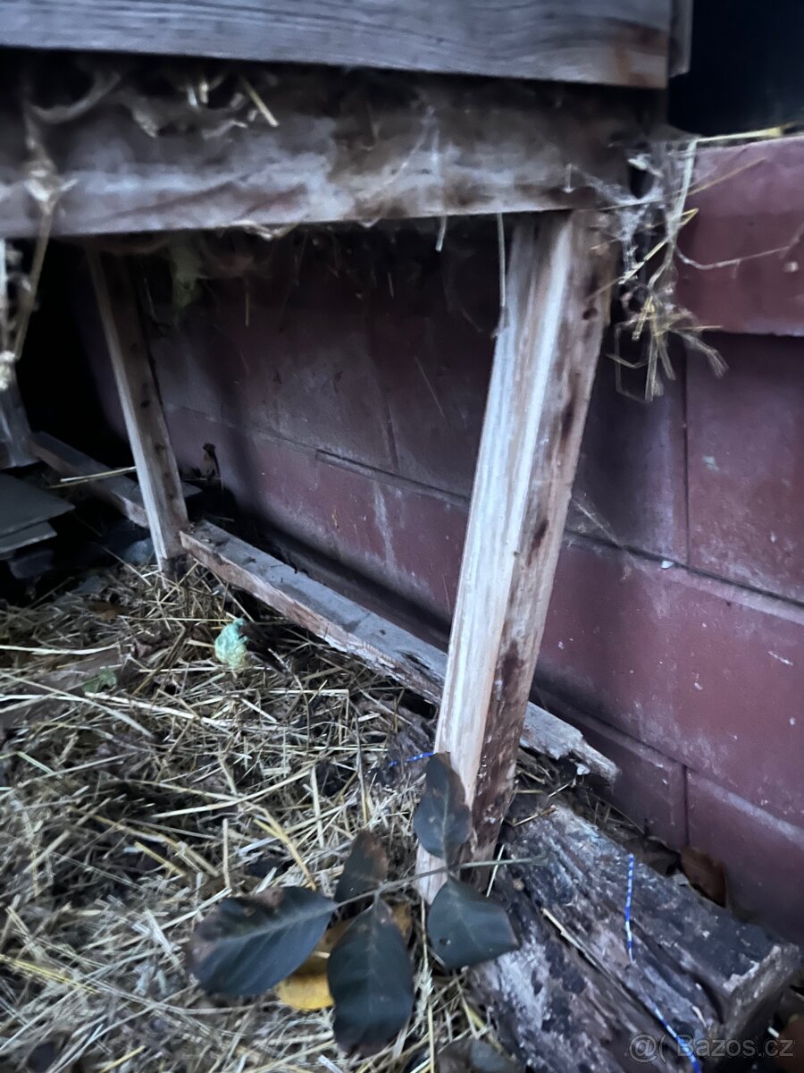 dvoukotcová králikárna - 2