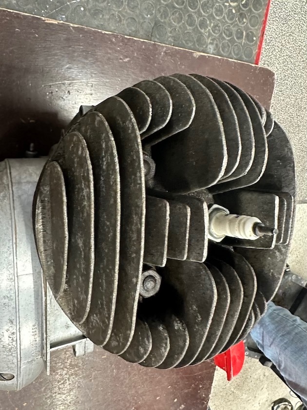 Predám MOTOR JAWA 250/590 sport - 2