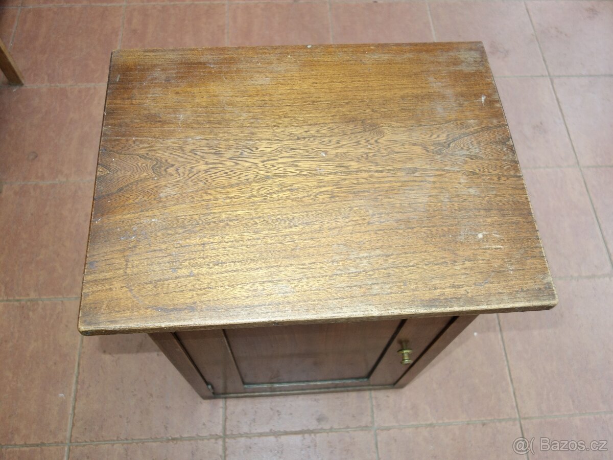 Malá dřevěná skříňka - 2