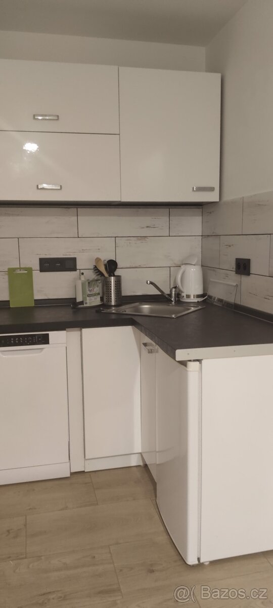 1kk hezký byt v DC 8 - 2