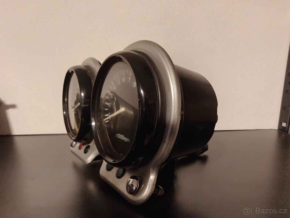 Suzuki GS 500 - budíky - 2