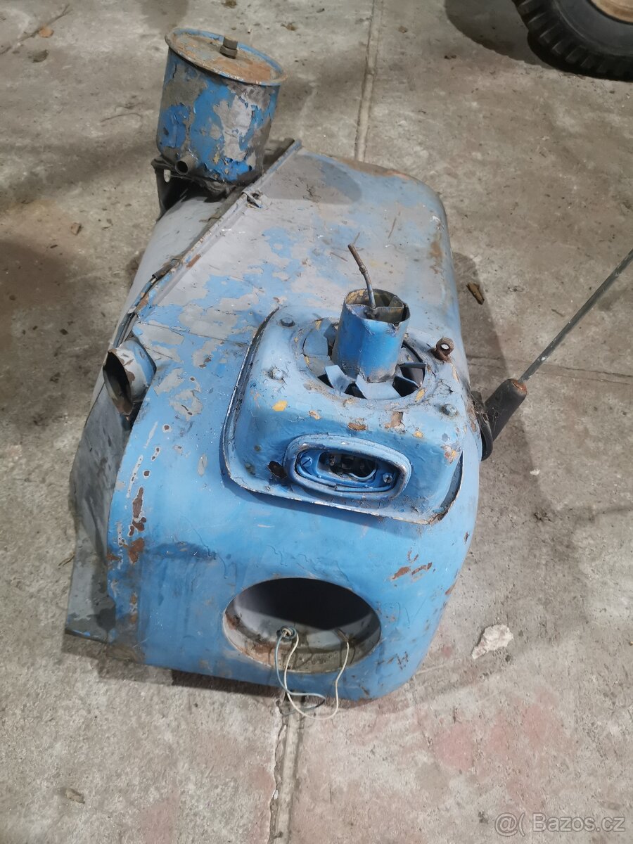 Blatníky Tatra 148 - 2