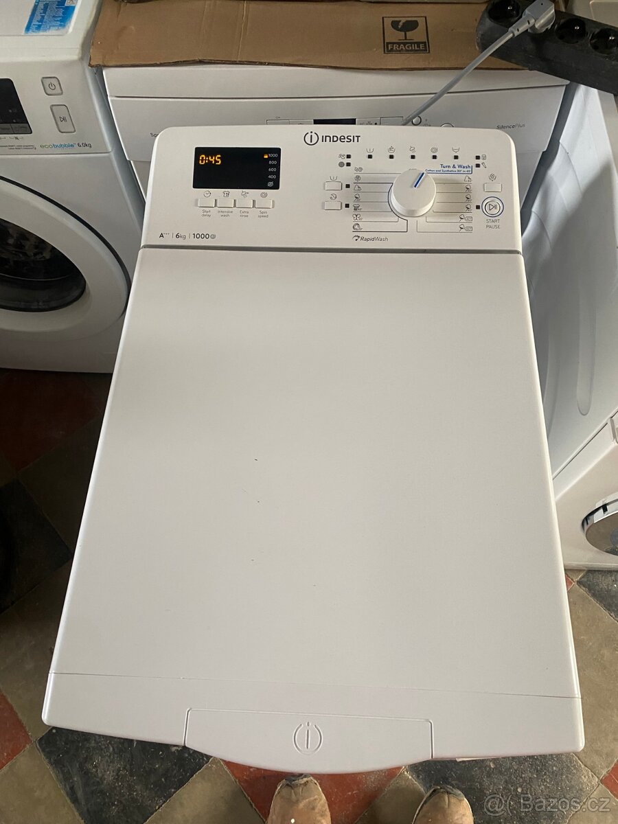 Vrchem plněná pračka zn.Indesit - 2