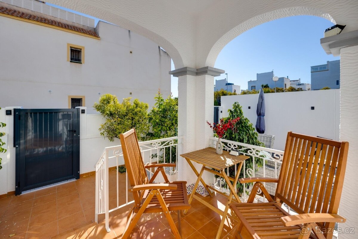 ŠPANĚLSKO, Orihuela Costa, rohový domek - 2