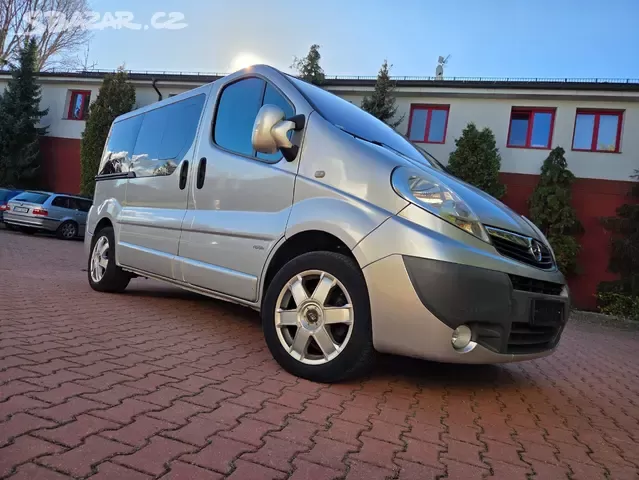 Vivaro 2.5 CDTI 107kW Cosmo 8.míst,Tažné,Klima,Navigace - 2