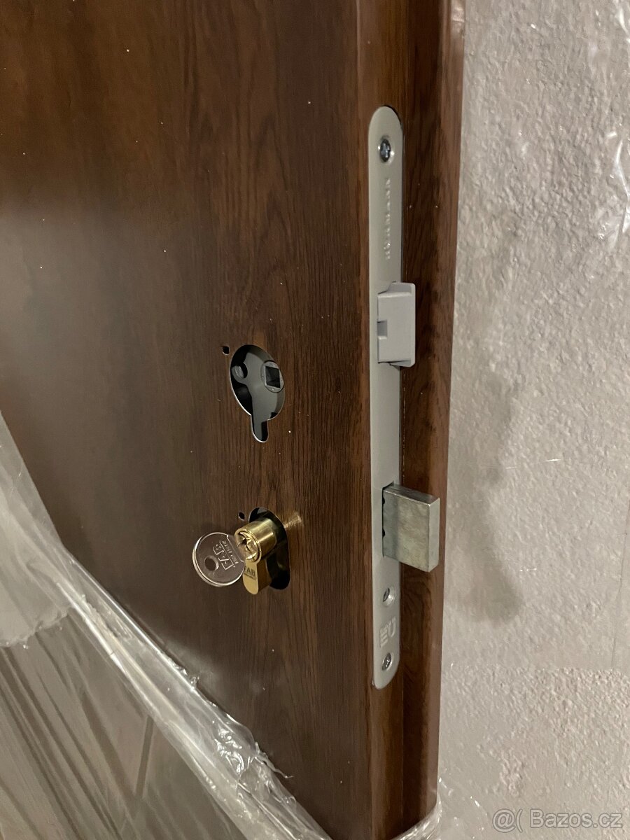 Zadlabací zámek - 2