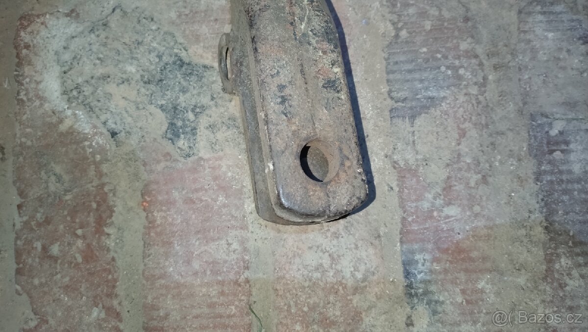 Pravá svislá vzpěra Zetor URI - 2