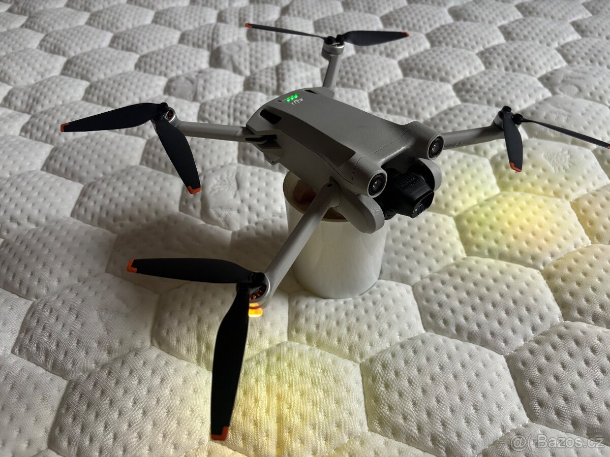 Prodám DJI Mini 3 Pro + Fly More Combo, vhodný jako dárek - 2
