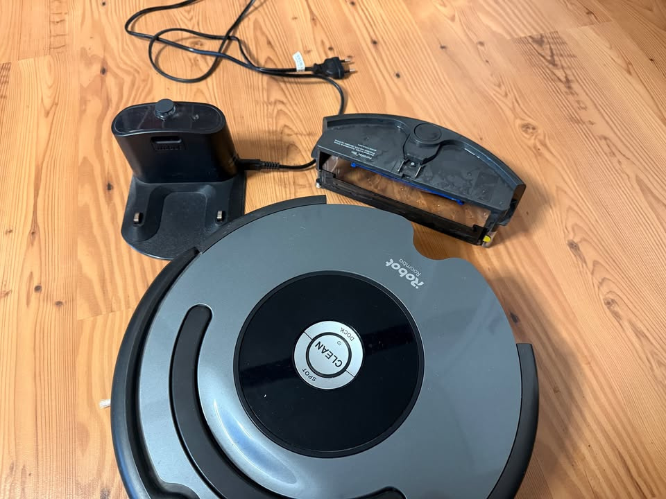 Robotický vysavač iRobot Roomba 676 - 2