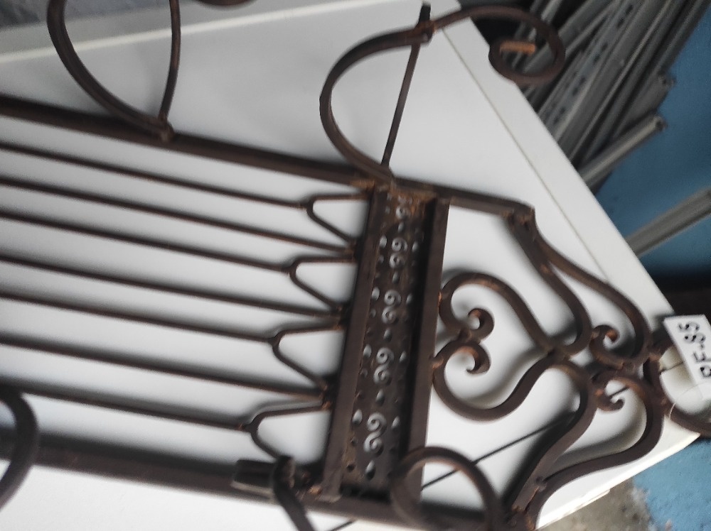 Krásný držák na víno - 2