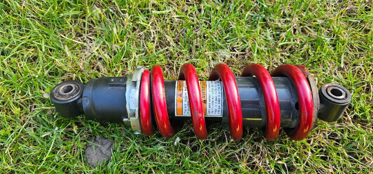 Kawasaki Er6N 2006 zadní tlumič - 2