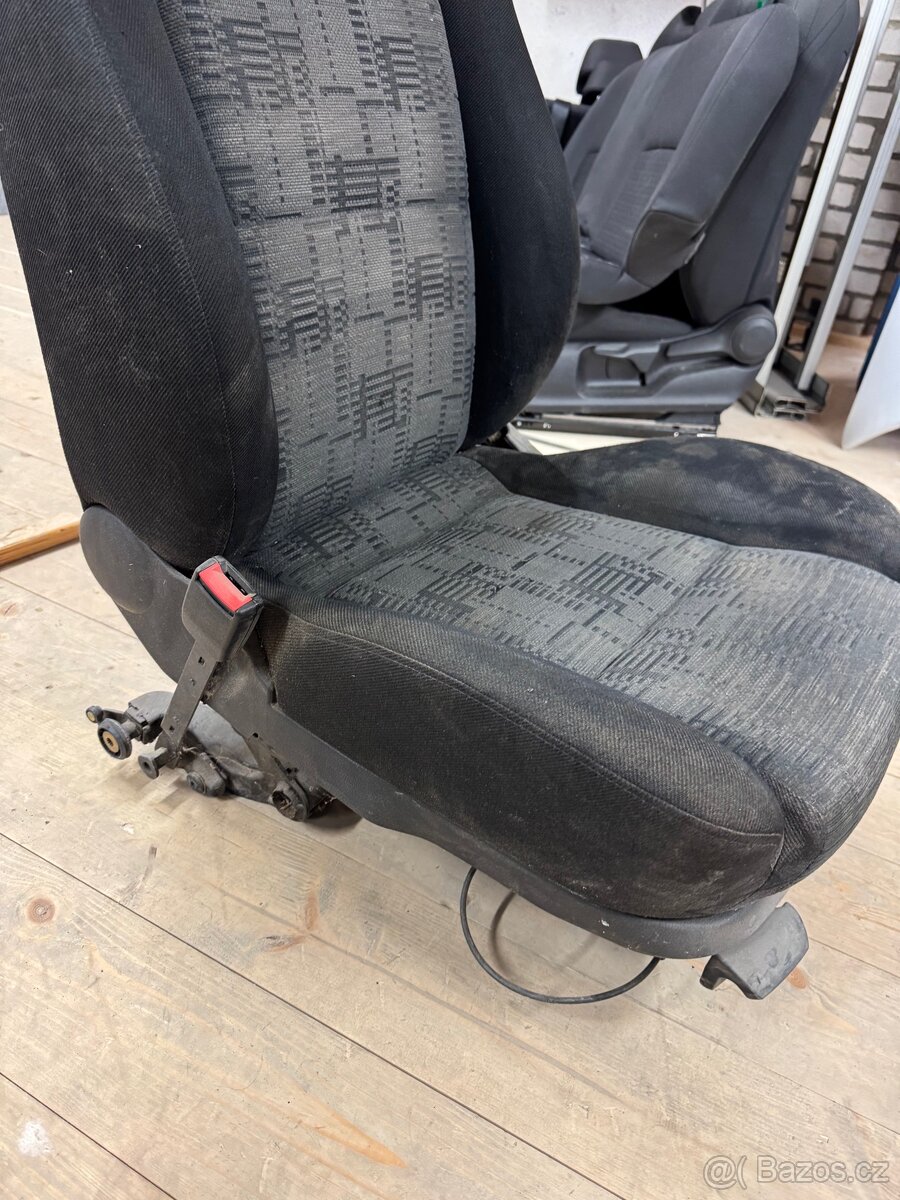 VW Passat B5, B5,5, přední sedačky - 2