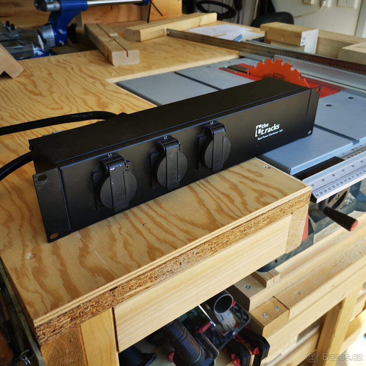 Rozvadeč z 400v 9x 230v - 2