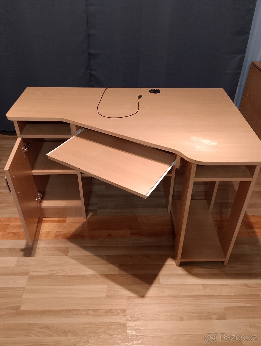 Prodám psací rohový stůl - 2
