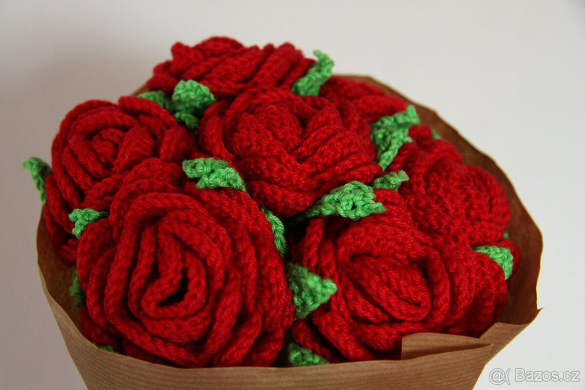 Háčkovaný pugét růží - 2