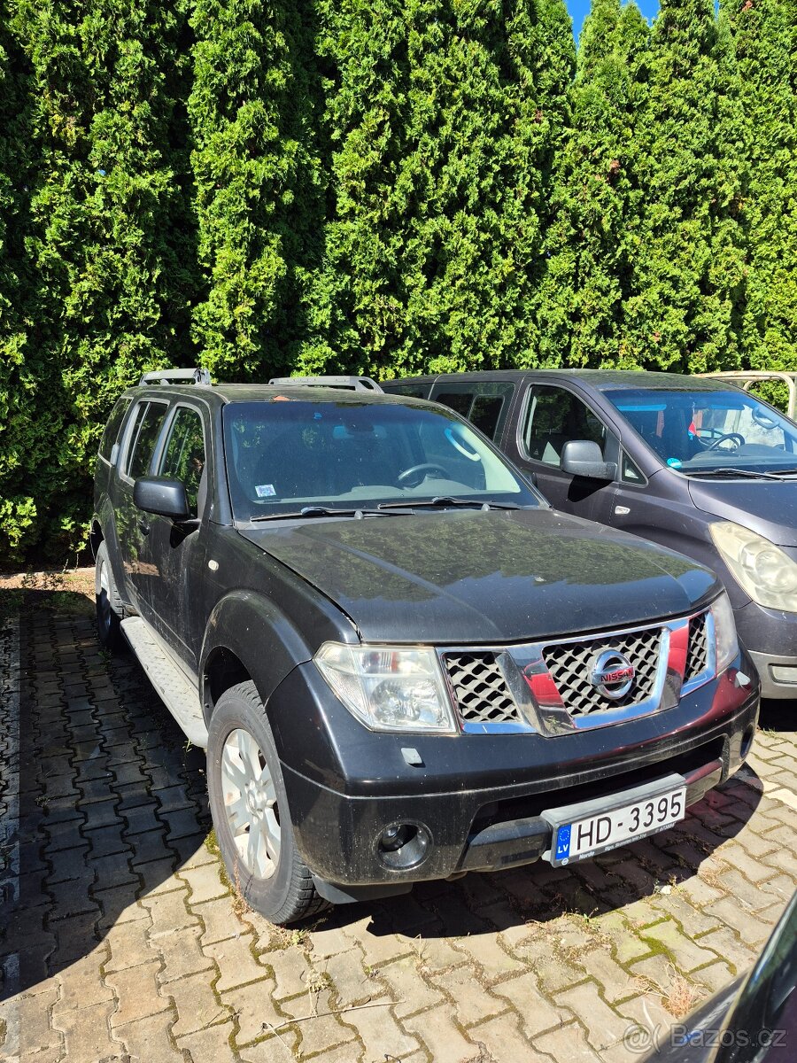 Nissan Pathfinder - 2