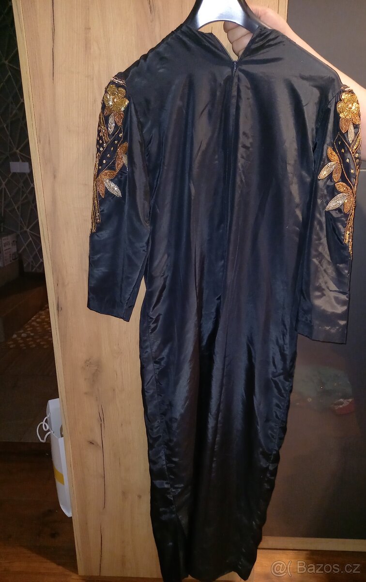 Divadelní šaty. - 2