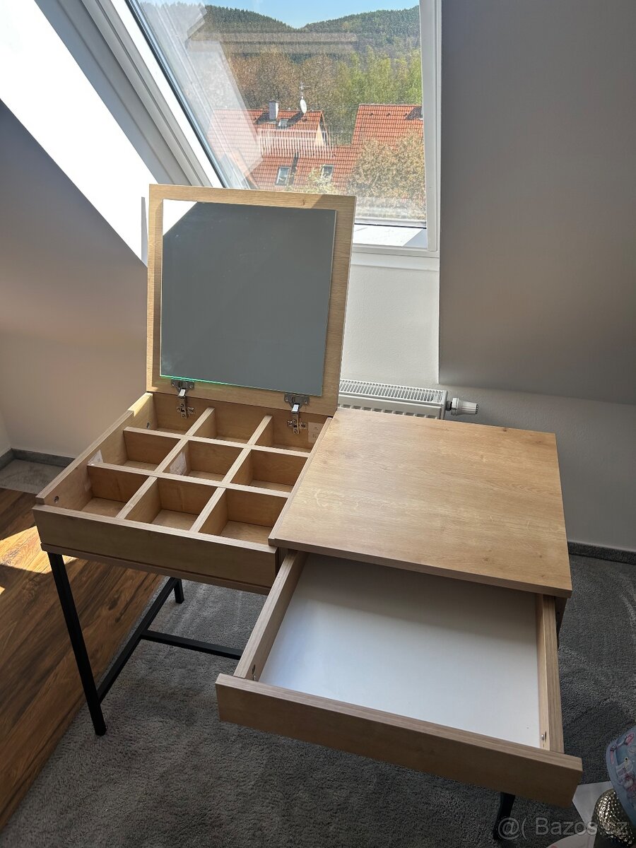 Kosmetický stolek - 2