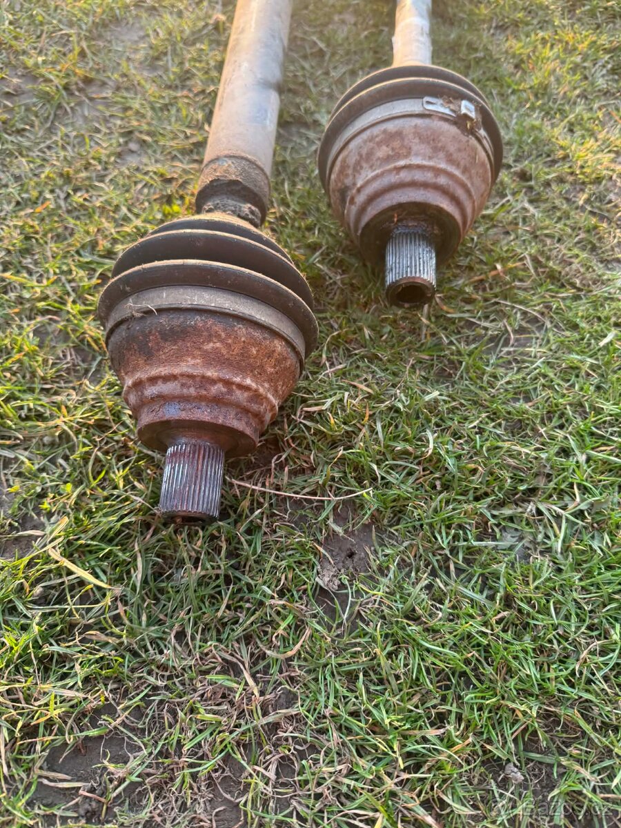 Poloosy VW Passat B6 - 2