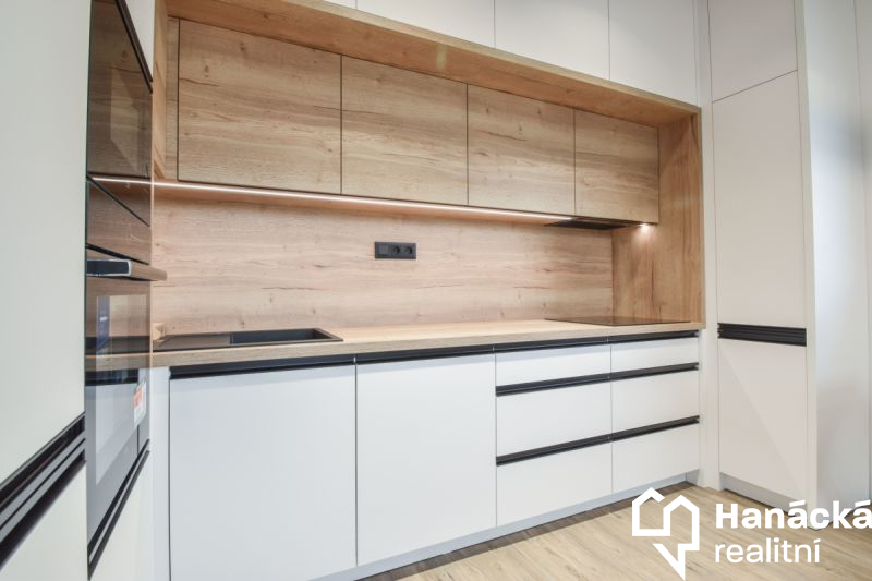 Pronájem podkrovního bytu 2+kk, ul. Rejskova, Olomouc - 2