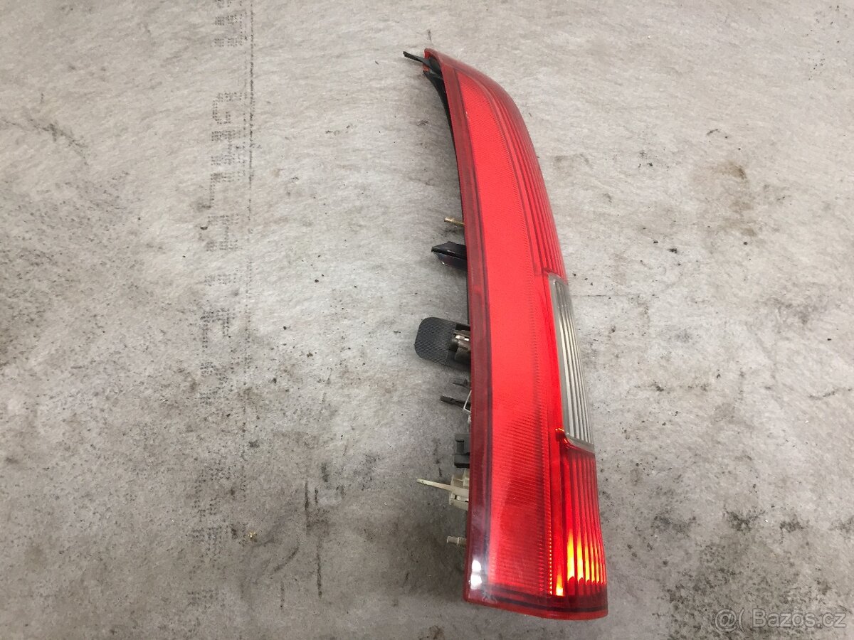 VOLVO V70 2000-2004 - LEVÉ ZADNÍ HORNÍ SVĚTLO - 2