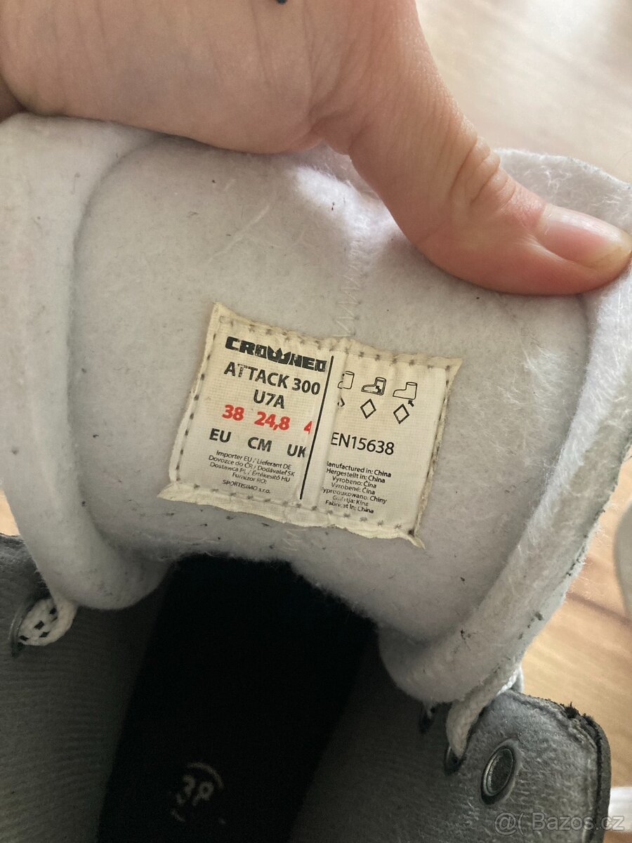 Lední brusle Crowned ATTACK 300 - 2