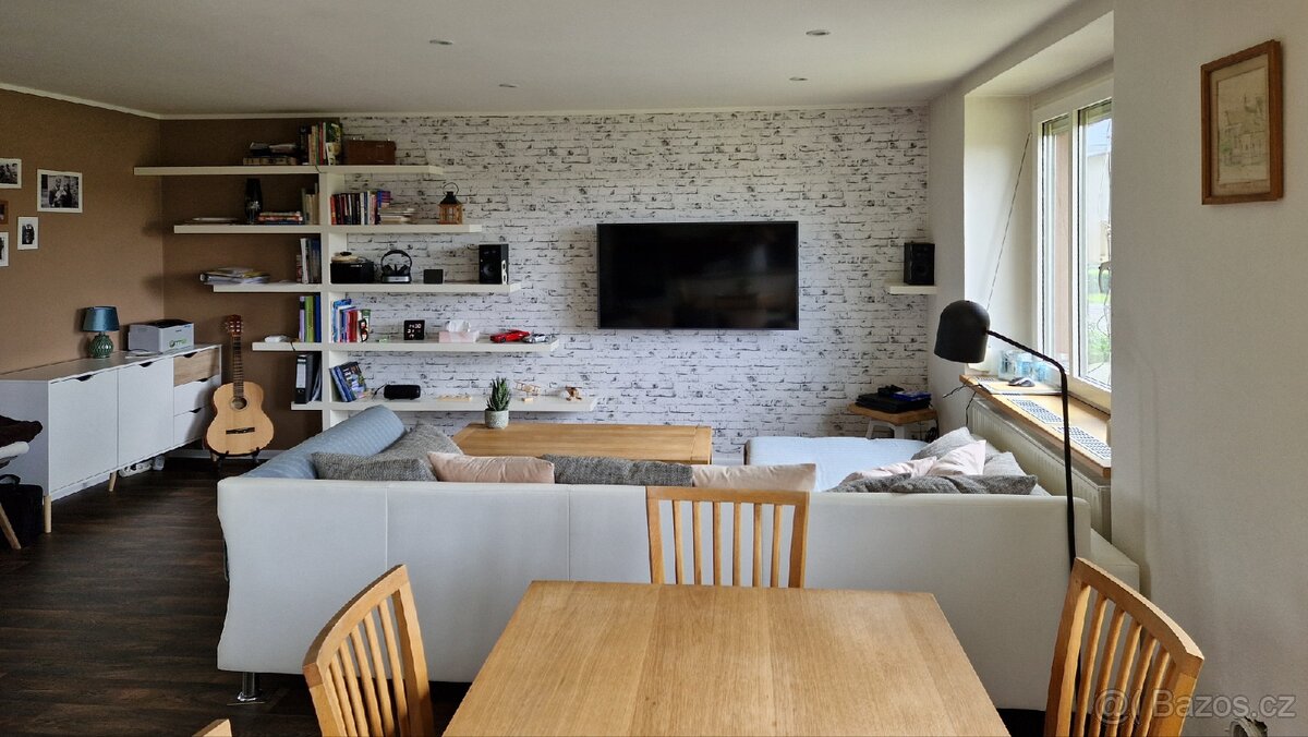 Jídelní stůl s židlemi - 2