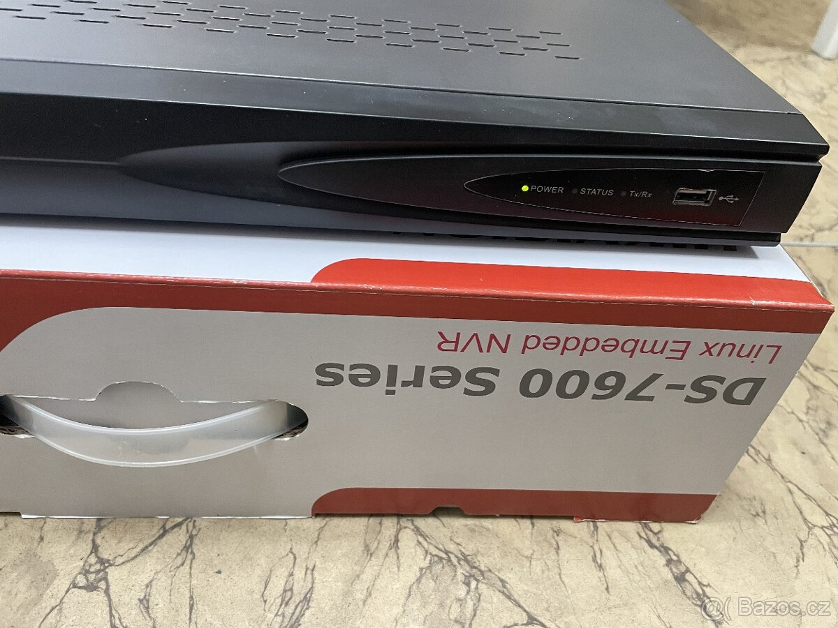 Digitální NVR Hikvision DS-7608NI-E2/8P/A - 2