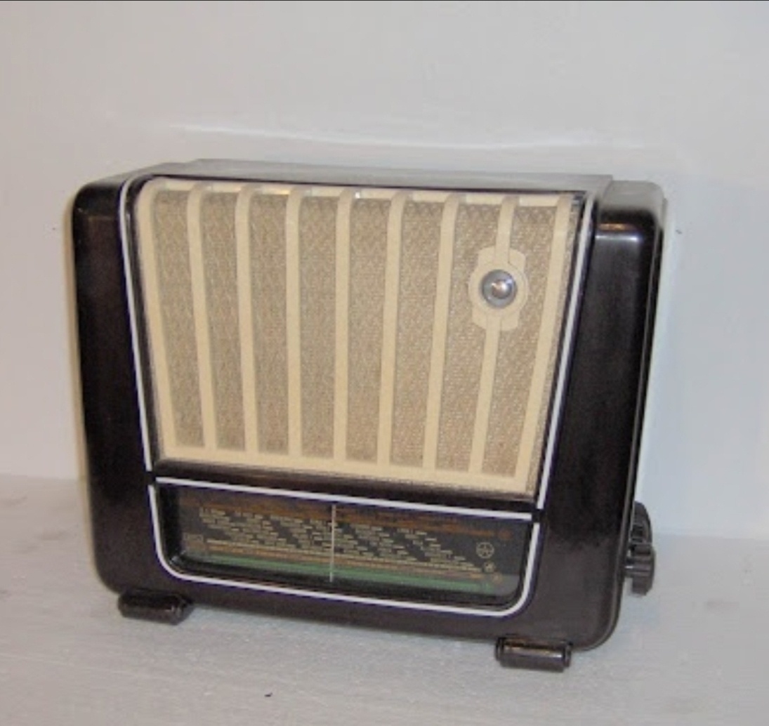 Tesla elektronkové rádio 413U poptávka - 2