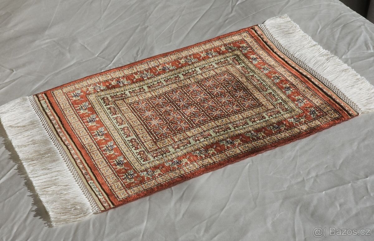 Hedvábný kobereček Hereke - 2