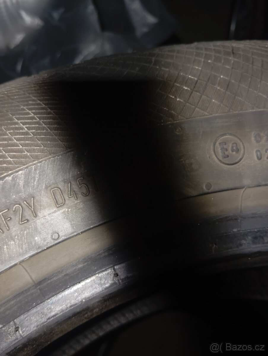 Zimní pneu 236/65/17 - 2