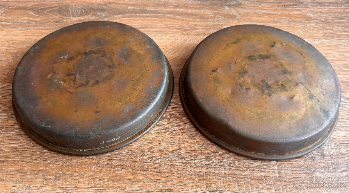 2 ks kovových misek na váhu. - 2