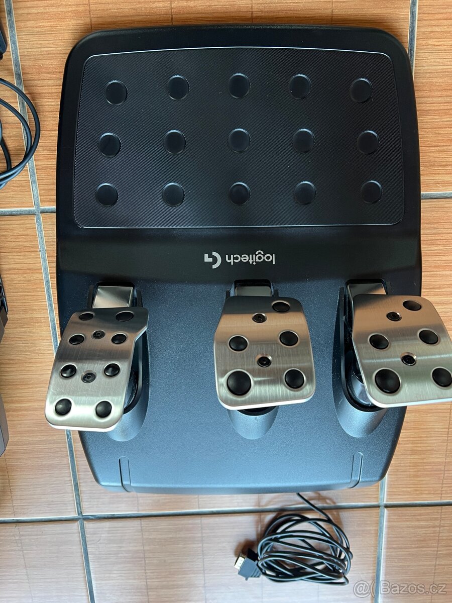 VOLANT Logitech G29 Driving Force + pedály + řadící páka - 2
