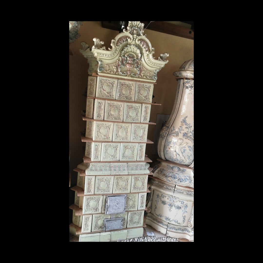 Kamna Kachlova Starozitná - 2