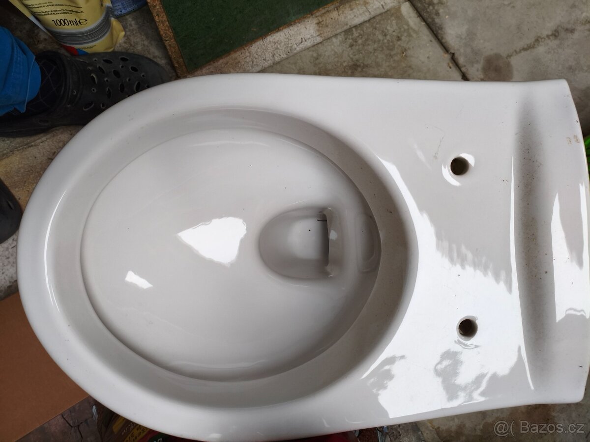 Prodám závěsný WC kloset - 2