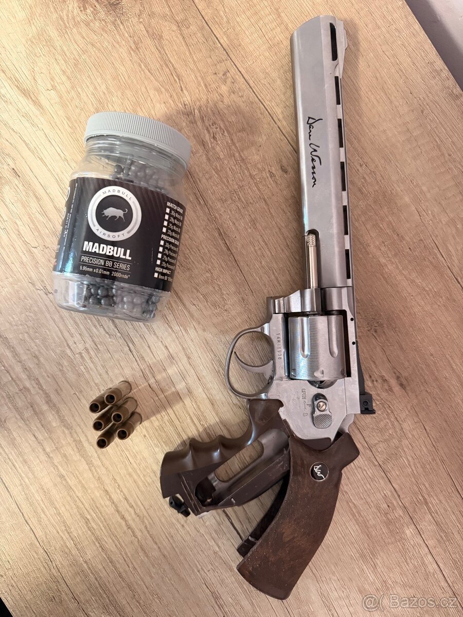 Plynový Revolver Dan Wesson - 2