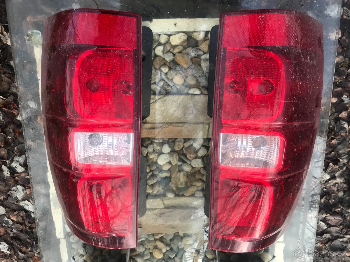 Predám zadné svetlá Chevrolet Suburban, Tahoe