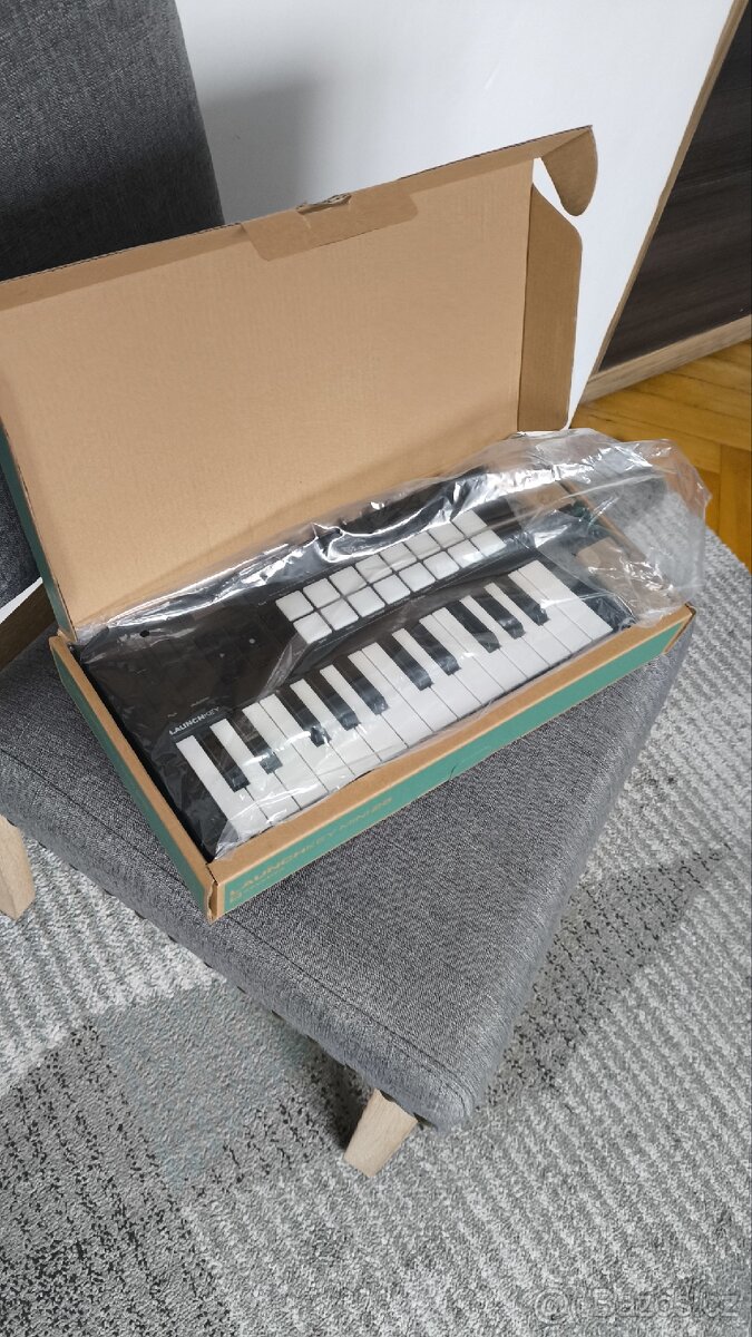 DAW kontrolér NOVATION Launchkey Mini 25 MK4 klávesy - 2